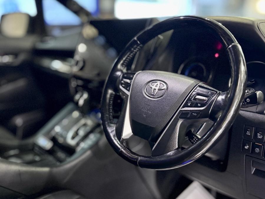 ALPHARD 2.5 HYBRID - Image 4